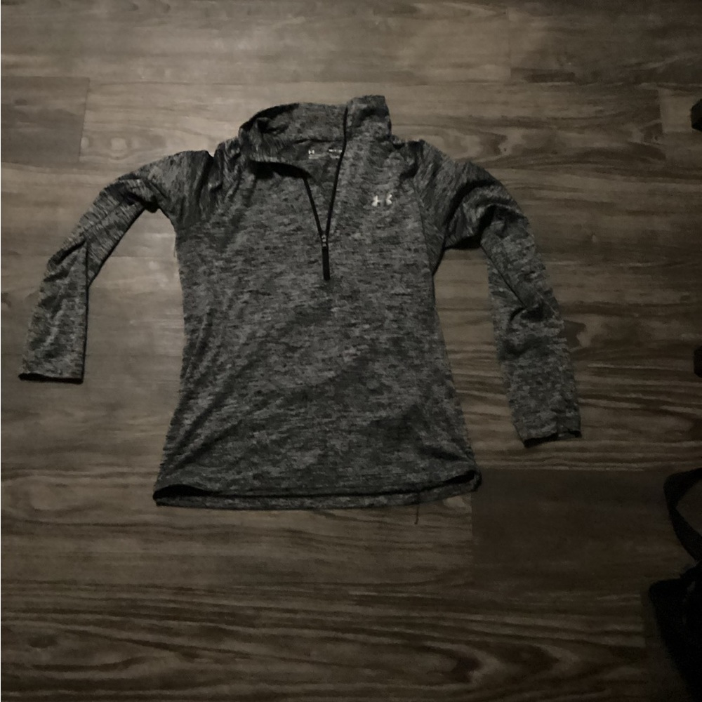 Under Armor long sleeve. Size small.